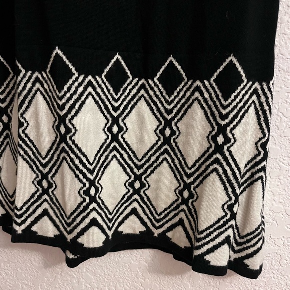 Cozy Soft Bodycon Graphic Dress - Picture 2 of 7